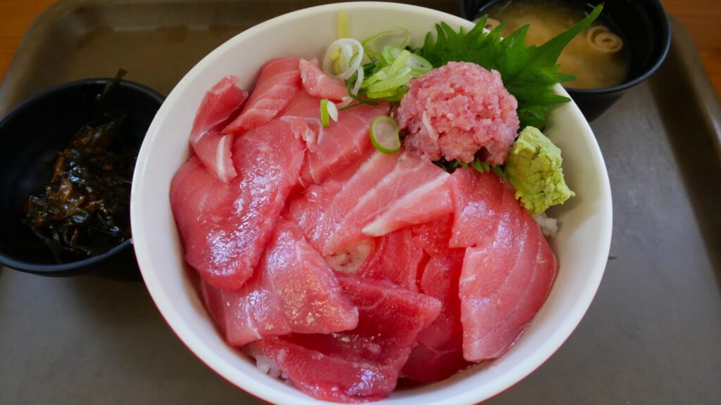 本鮪中トロ丼