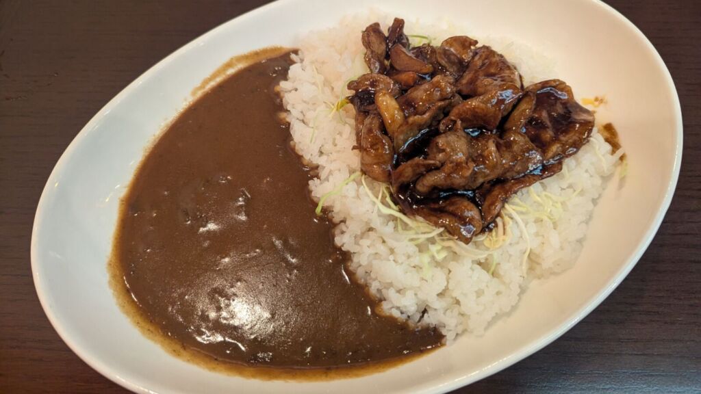 おに家の「うす焼とんてきカレー」