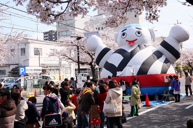 三重県四日市市のゆるキャラ「こにゅうどうくん」