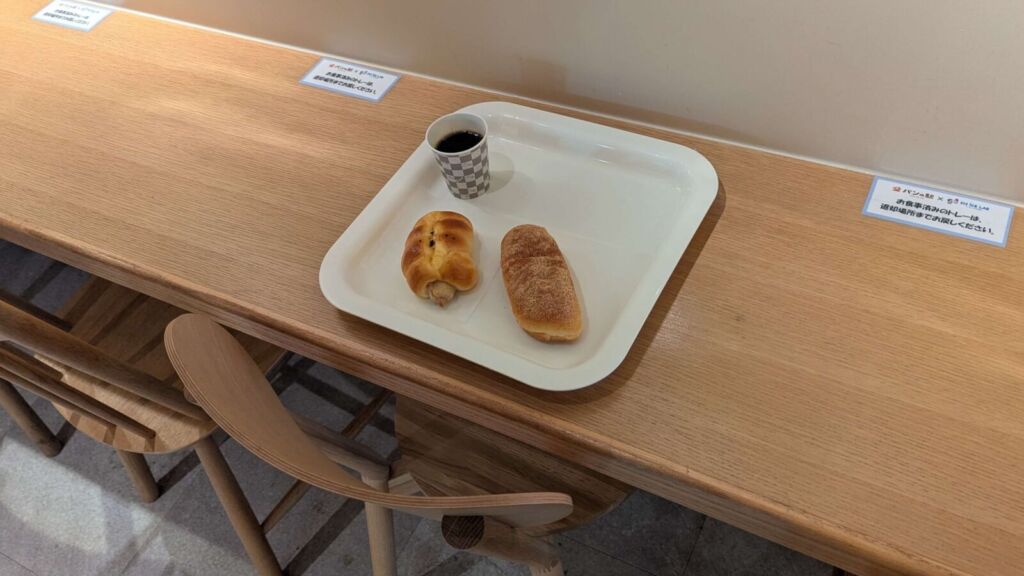 513BAKERYのイートイン