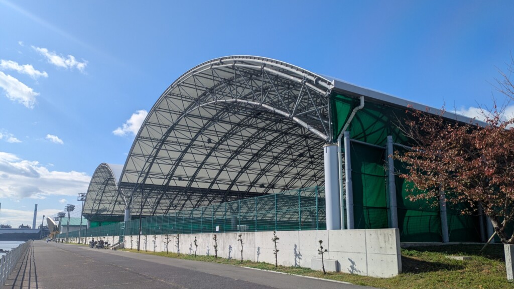 四日市ドームのテニスコート