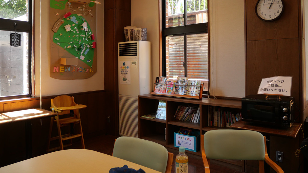 すわ公園交流館の館内